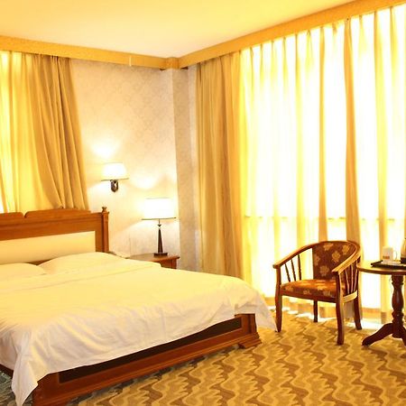Super 8 Hotel Guangzhou Baiyun Airport Subway Station Inn Exterior photo