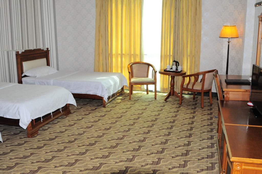 Super 8 Hotel Guangzhou Baiyun Airport Subway Station Inn Exterior photo