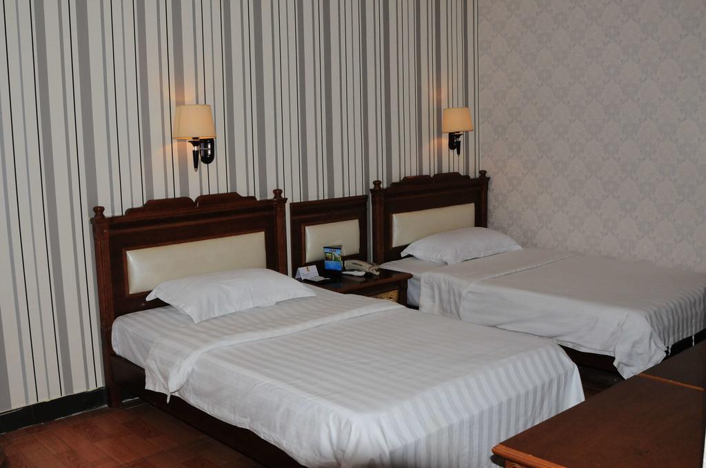 Super 8 Hotel Guangzhou Baiyun Airport Subway Station Inn Exterior photo