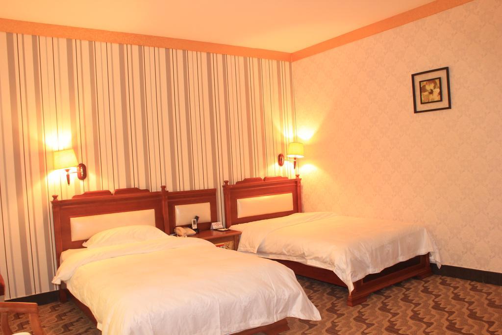 Super 8 Hotel Guangzhou Baiyun Airport Subway Station Inn Exterior photo