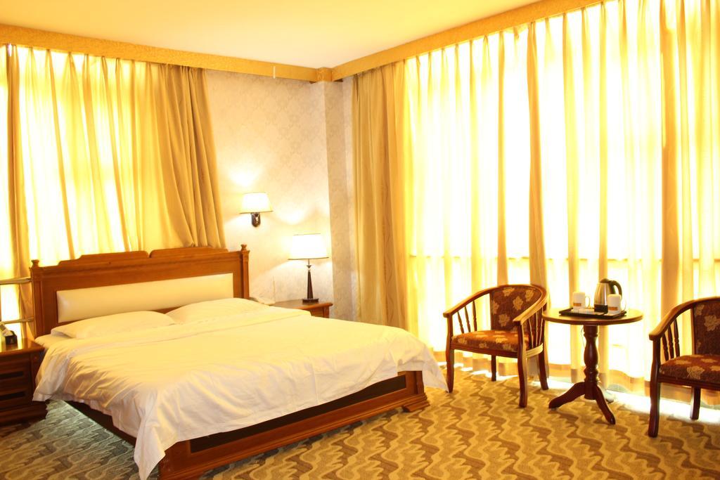 Super 8 Hotel Guangzhou Baiyun Airport Subway Station Inn Exterior photo